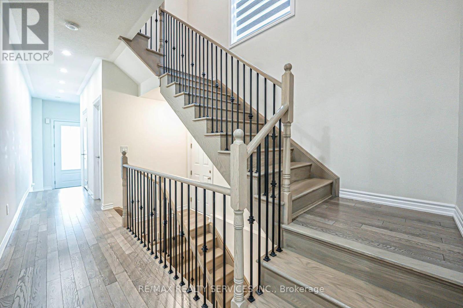 43 Rainbrook Close, Brampton, Ontario  L6R 0Y9 - Photo 7 - W12486744