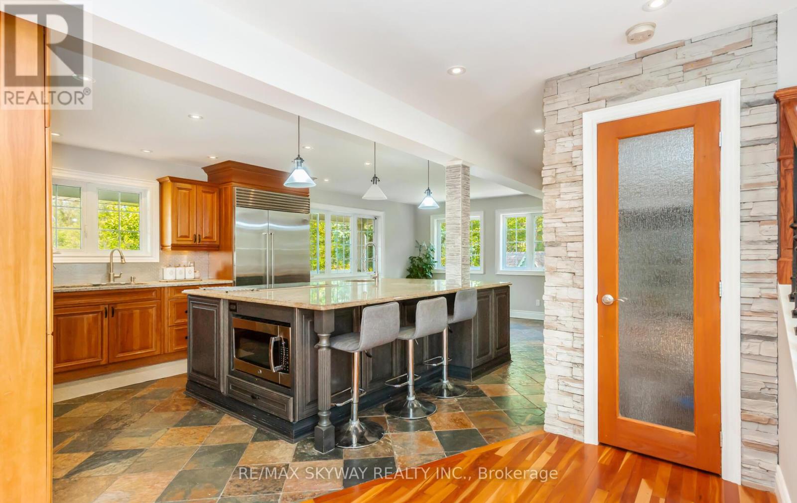 5628 Highway 7, Milton, Ontario  L7J 2L7 - Photo 15 - W12486751