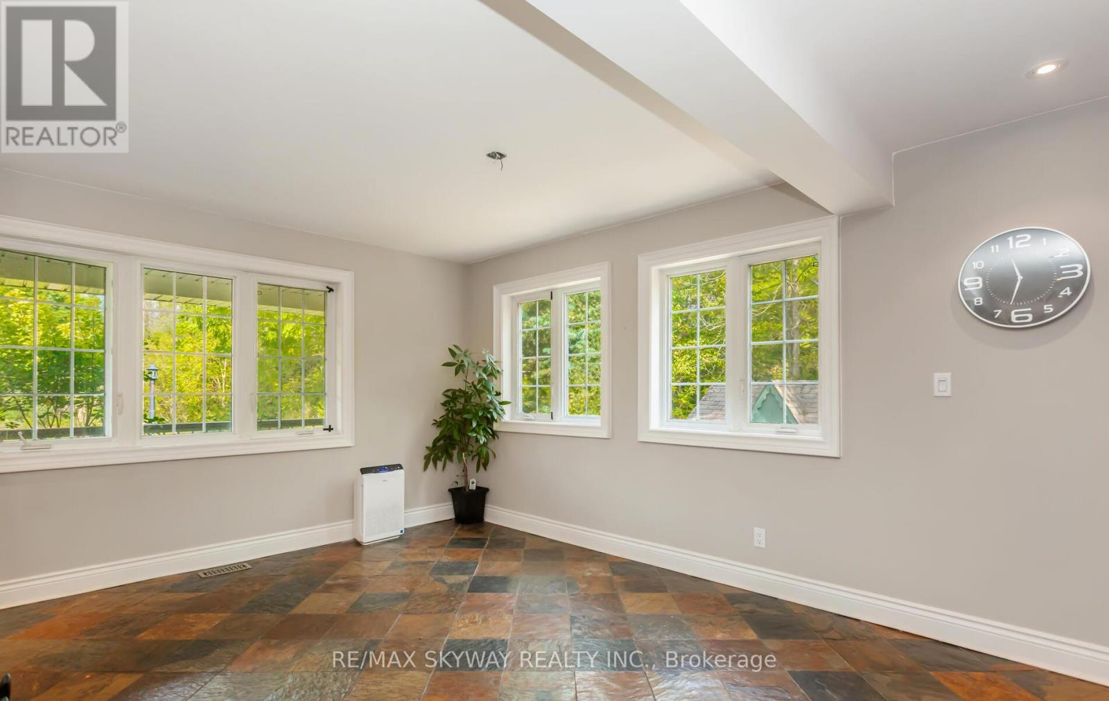 5628 Highway 7, Milton, Ontario  L7J 2L7 - Photo 17 - W12486751