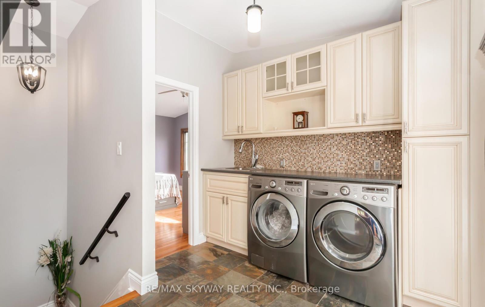 5628 Highway 7, Milton, Ontario  L7J 2L7 - Photo 25 - W12486751