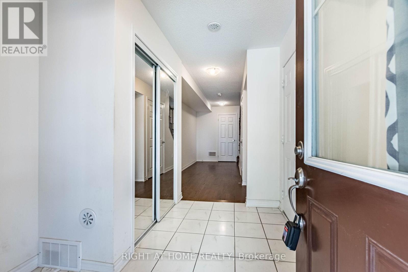 98 - 1000 Asleton Boulevard, Milton, Ontario  L9T 9L4 - Photo 5 - W12486752