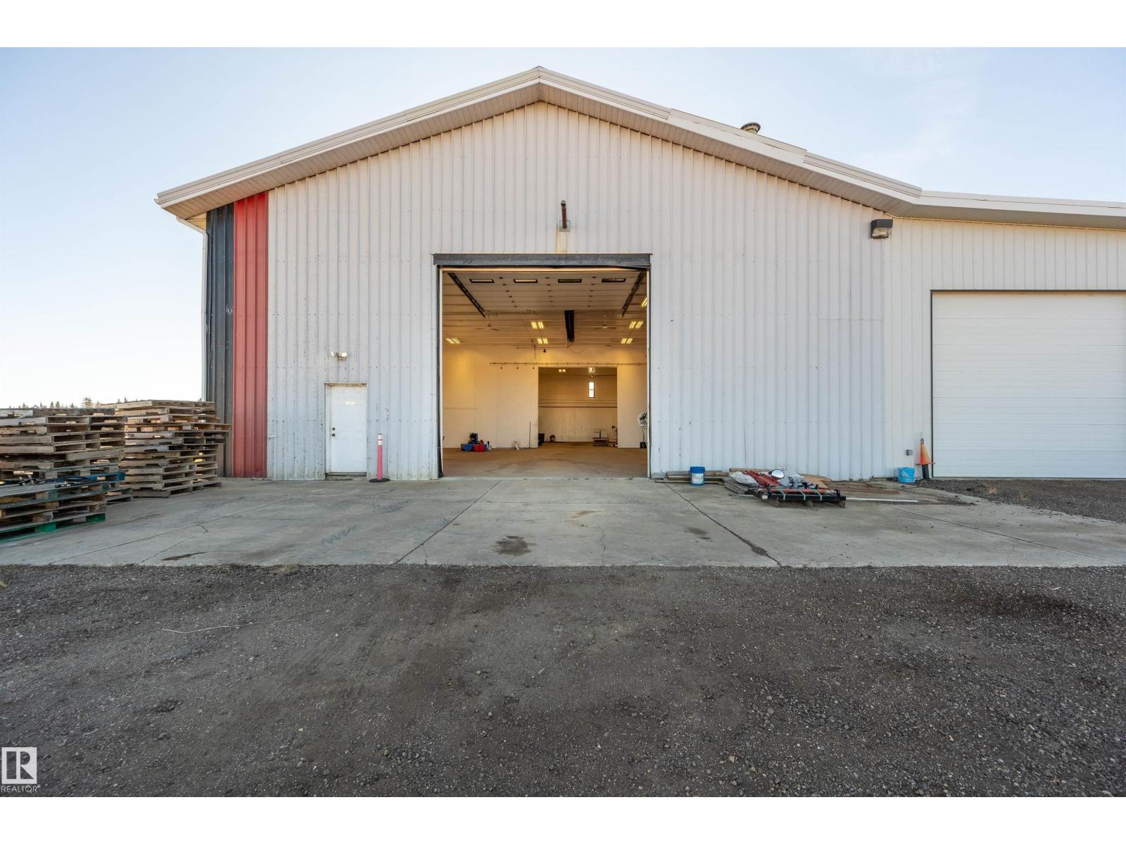 57119 Rge Rd 241, Rural Sturgeon County, Alberta  T0A 0K1 - Photo 9 - E4463832