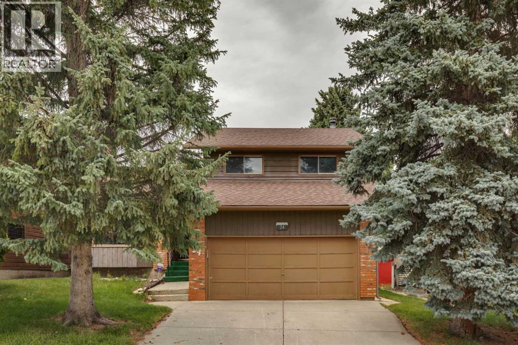 24 Strathcona Close Sw, Calgary, Alberta  T3H 1L3 - Photo 2 - A2249864