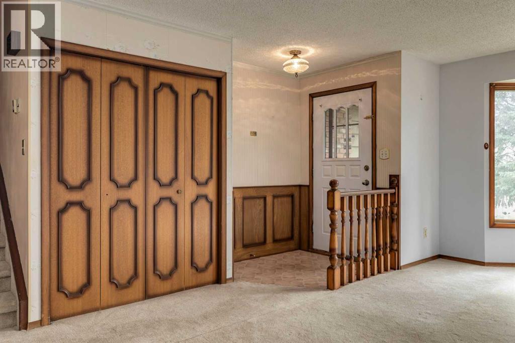 24 Strathcona Close Sw, Calgary, Alberta  T3H 1L3 - Photo 3 - A2249864