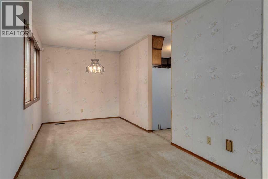 24 Strathcona Close Sw, Calgary, Alberta  T3H 1L3 - Photo 6 - A2249864