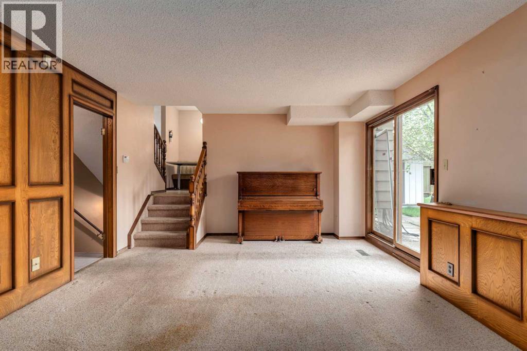 24 Strathcona Close Sw, Calgary, Alberta  T3H 1L3 - Photo 21 - A2249864