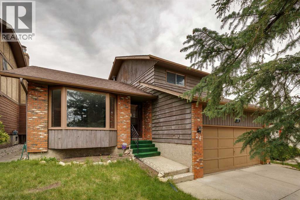 24 Strathcona Close SW, Calgary, Alberta