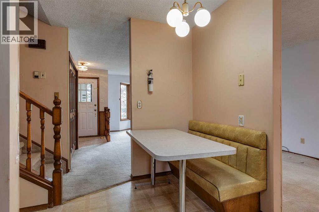 24 Strathcona Close Sw, Calgary, Alberta  T3H 1L3 - Photo 10 - A2249864