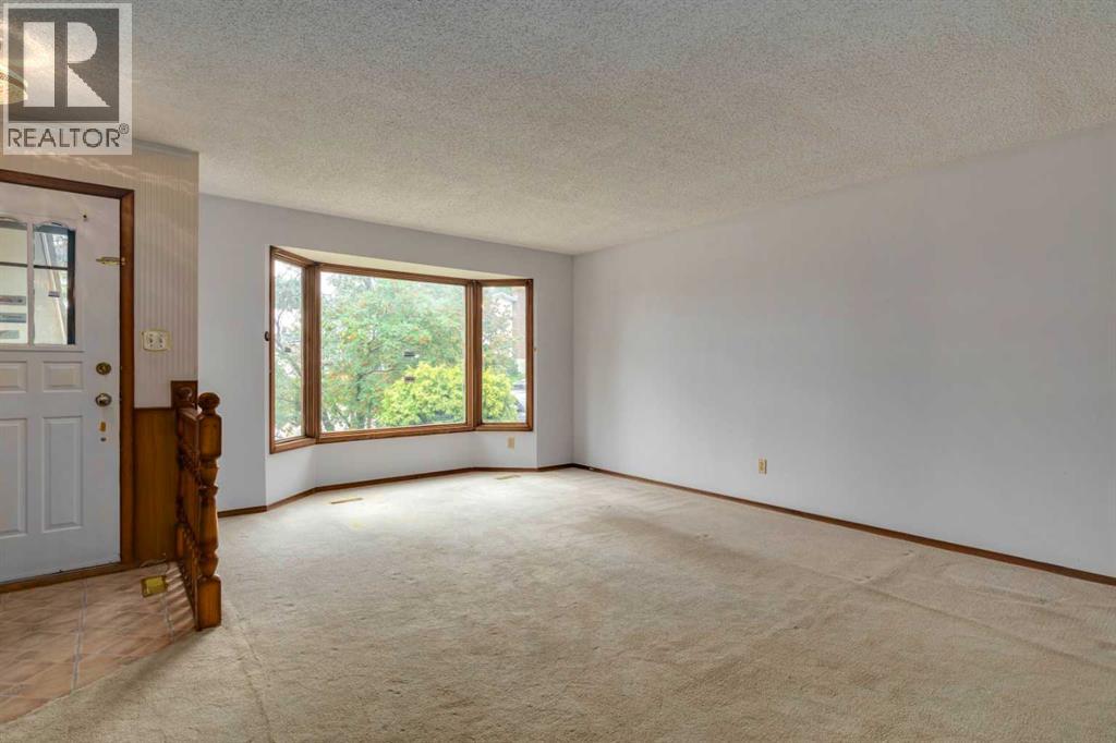 24 Strathcona Close Sw, Calgary, Alberta  T3H 1L3 - Photo 4 - A2249864