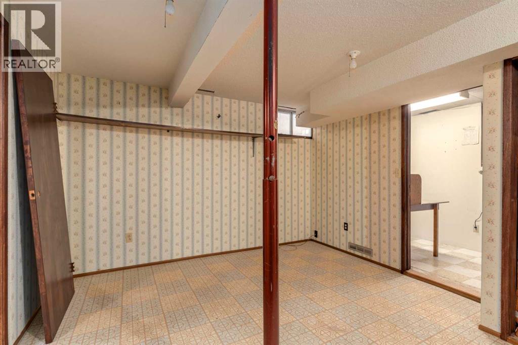 24 Strathcona Close Sw, Calgary, Alberta  T3H 1L3 - Photo 25 - A2249864