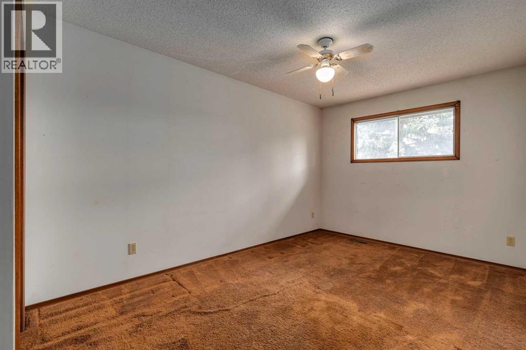 24 Strathcona Close Sw, Calgary, Alberta  T3H 1L3 - Photo 11 - A2249864