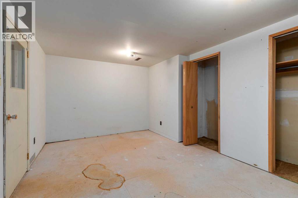 24 Strathcona Close Sw, Calgary, Alberta  T3H 1L3 - Photo 27 - A2249864