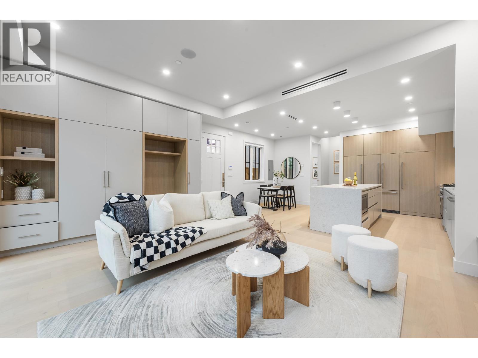 2 2136 E 10TH AVENUE, Vancouver, British Columbia