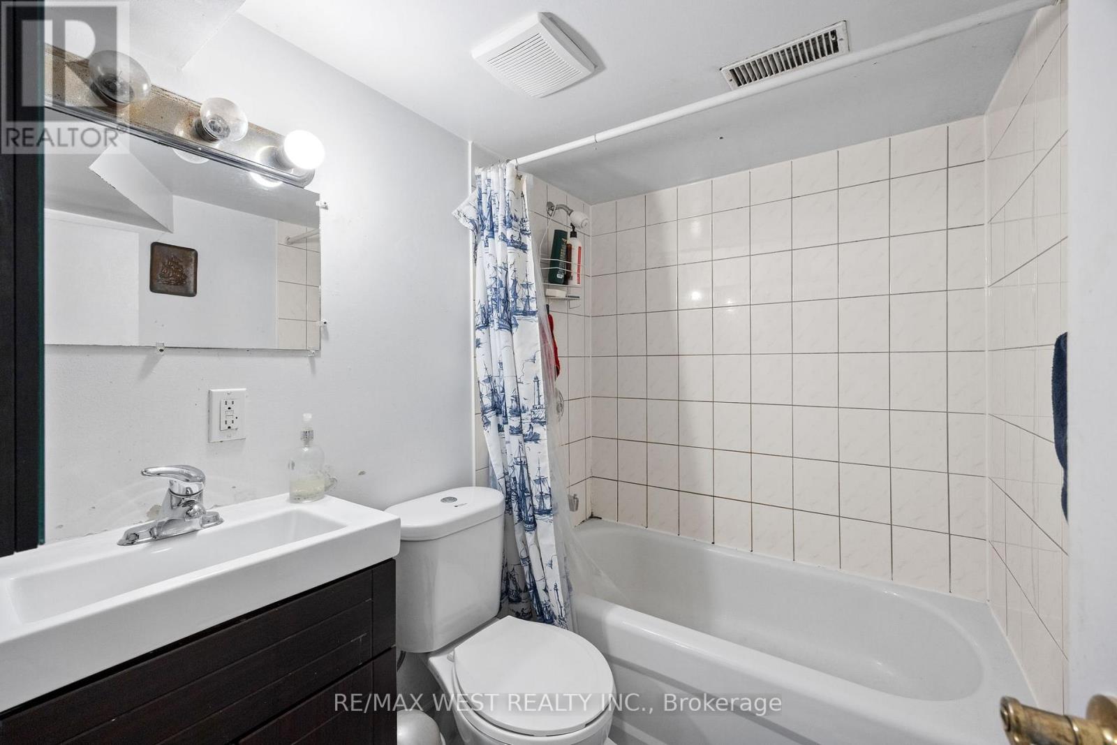 935 Bathurst Street, Toronto, Ontario  M5R 3G4 - Photo 16 - C12486768