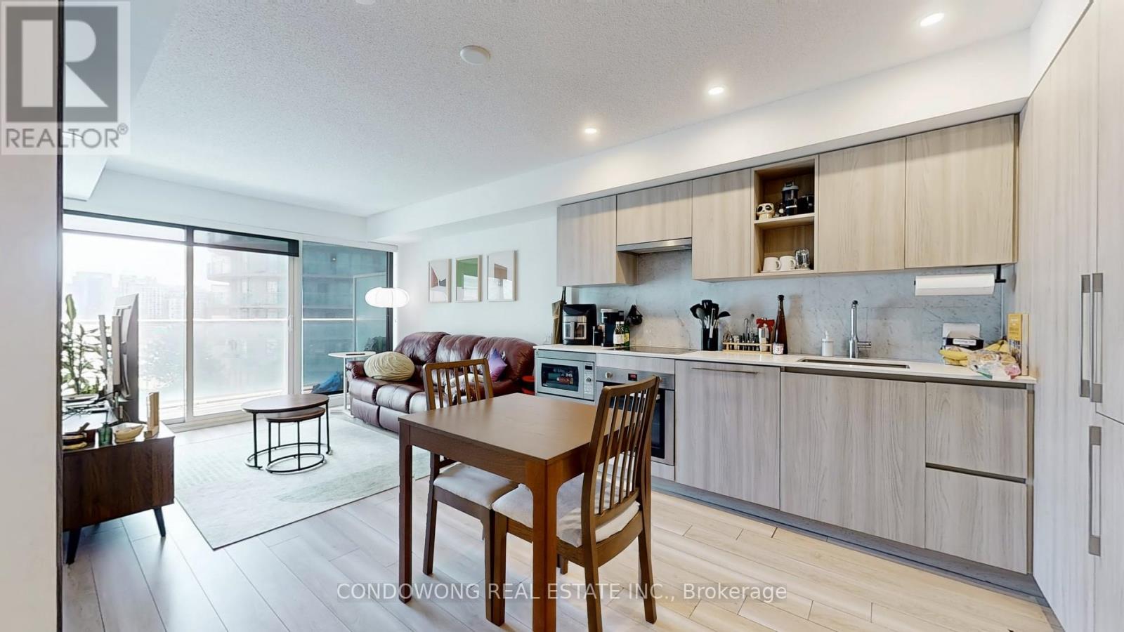 911 - 17 BATHURST STREET, Toronto, Ontario