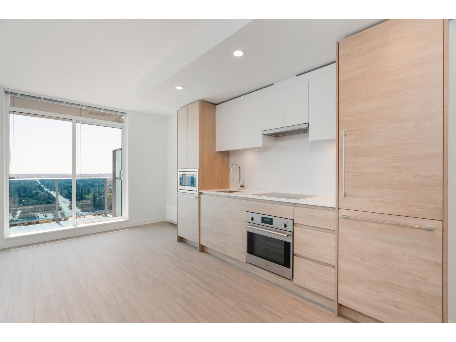 2301 13615 Fraser Highway, Surrey, British Columbia  V3T 0P7 - Photo 2 - R3062805