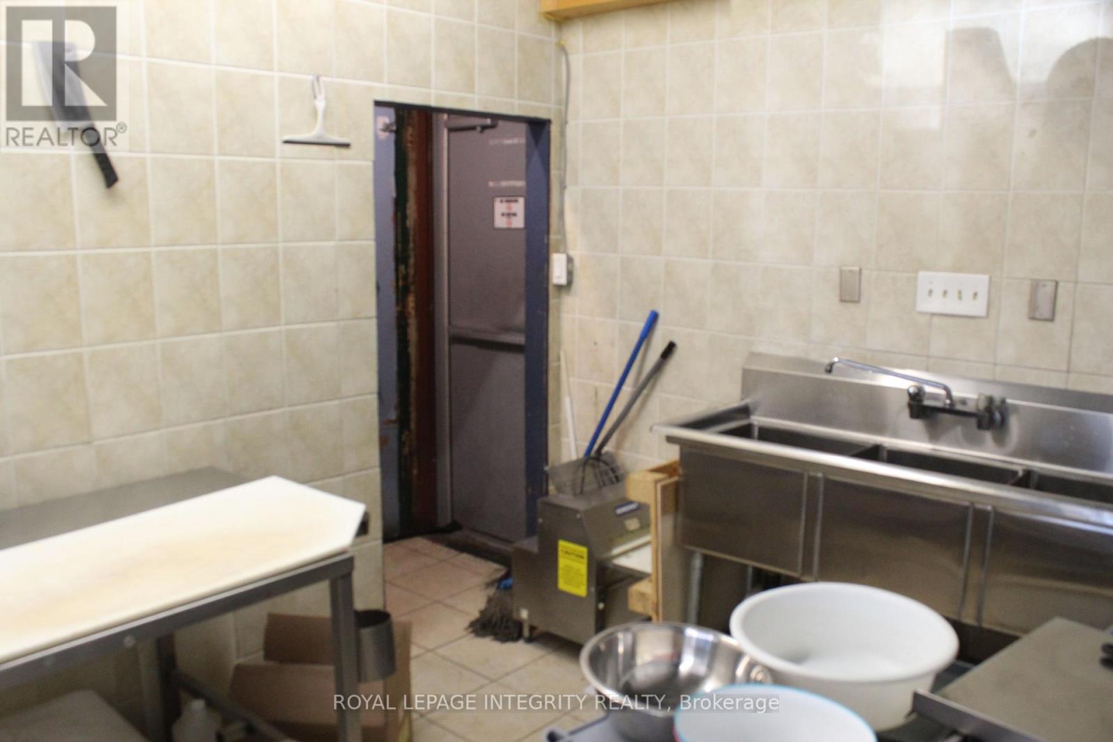 1117 Cobden Road, Ottawa, Ontario  K2C 2Z1 - Photo 13 - X12484775