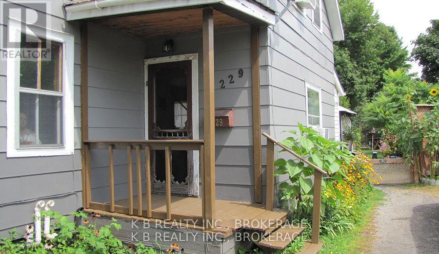 229 Gore Street E, Perth, Ontario  K7H 1K6 - Photo 6 - X12486805