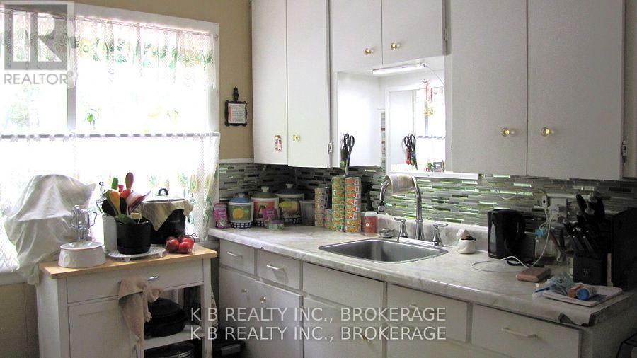 229 Gore Street E, Perth, Ontario  K7H 1K6 - Photo 8 - X12486805