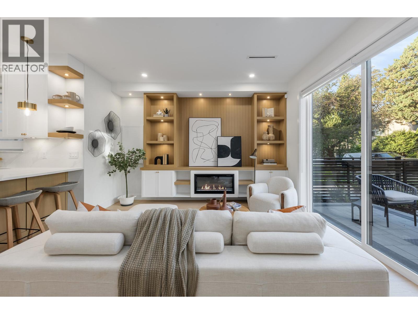 1 4855 Dumfries Street, Vancouver, British Columbia  V5N 3T8 - Photo 2 - R3050696