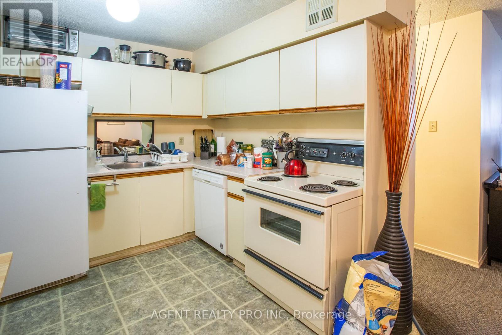 117 - 5 Jacksway Crescent, London North, Ontario  N5X 3T5 - Photo 5 - X12486800