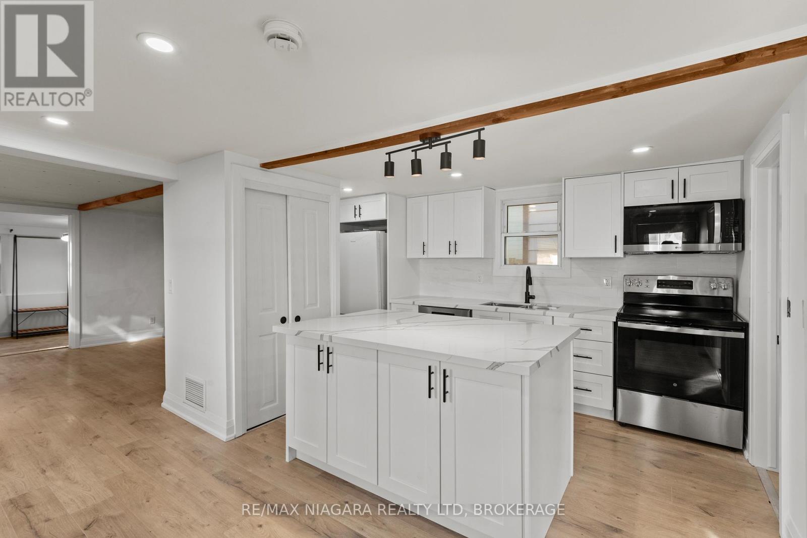 140 Clara Street, Thorold, Ontario  L2V 1K3 - Photo 1 - X12486590