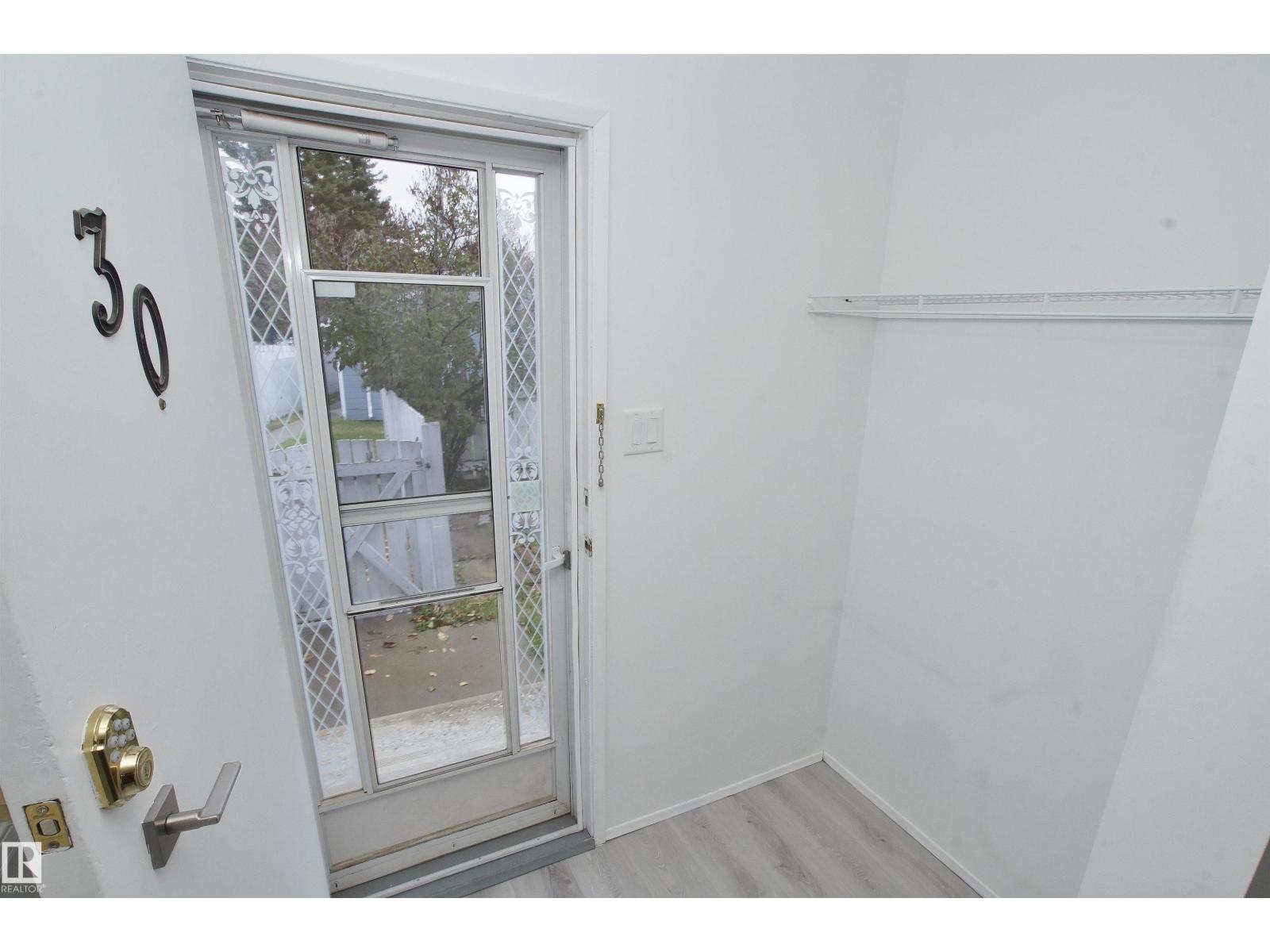 30 Amberly Ct Nw, Edmonton, Alberta  T5A 2H9 - Photo 3 - E4463834