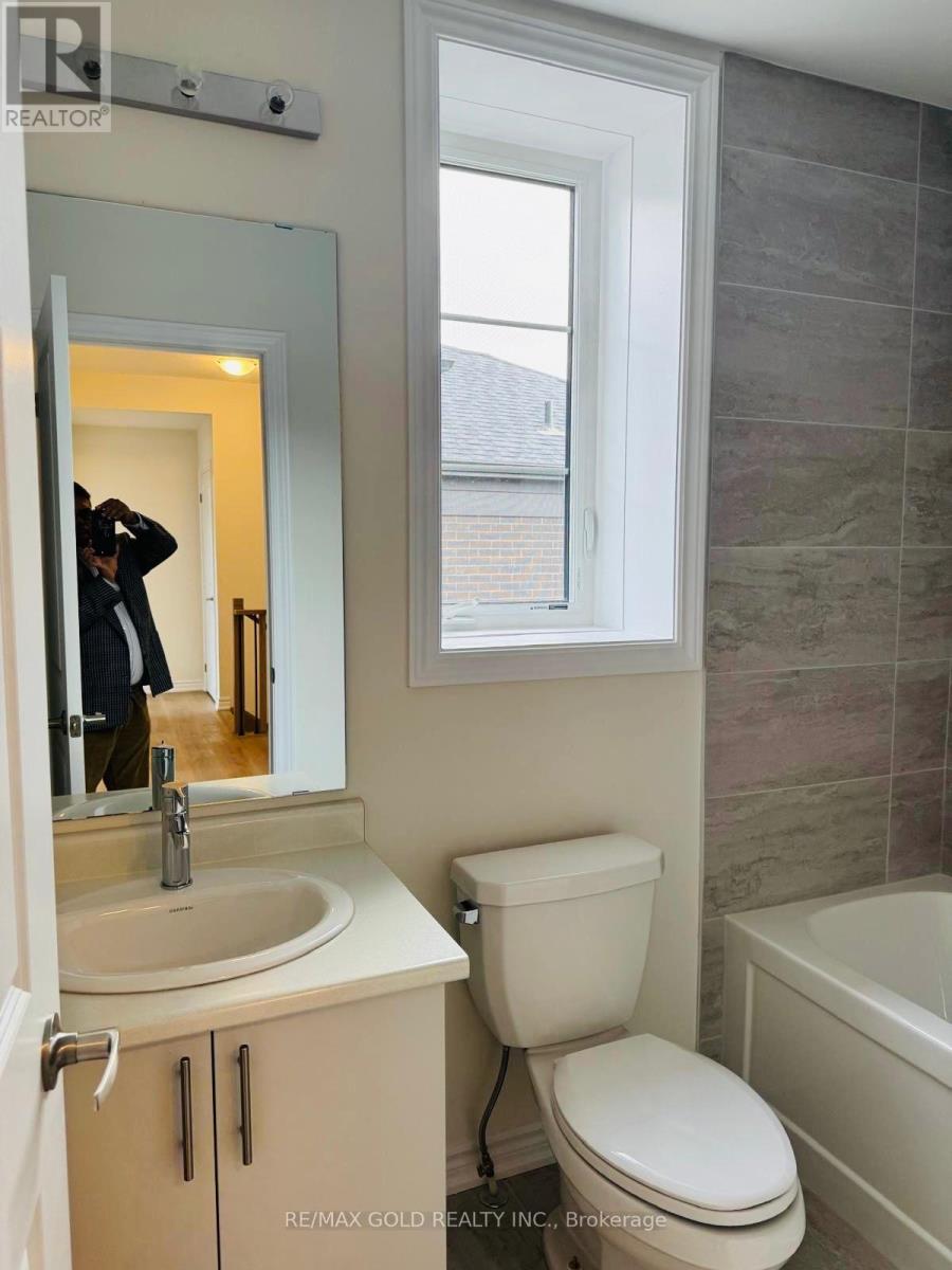 497 Tim Manley Avenue, Caledon, Ontario  L7C 4M1 - Photo 9 - W12486655