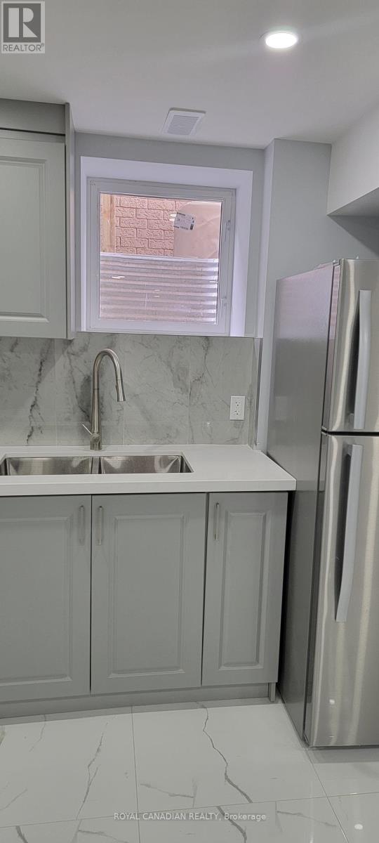 Bsmt - 84 Masters Green Crescent, Brampton, Ontario  L7A 3K5 - Photo 2 - W12486761