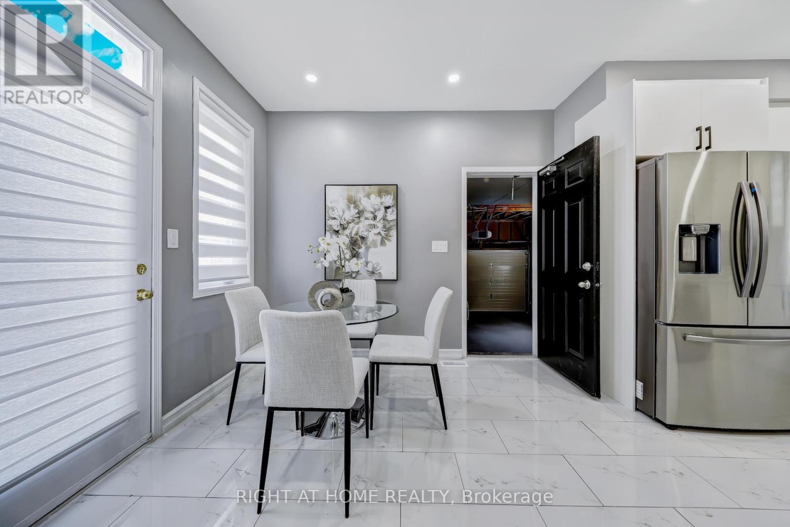 332 Rosegate Way N, Oakville, Ontario  L6H 7K7 - Photo 10 - W12486767