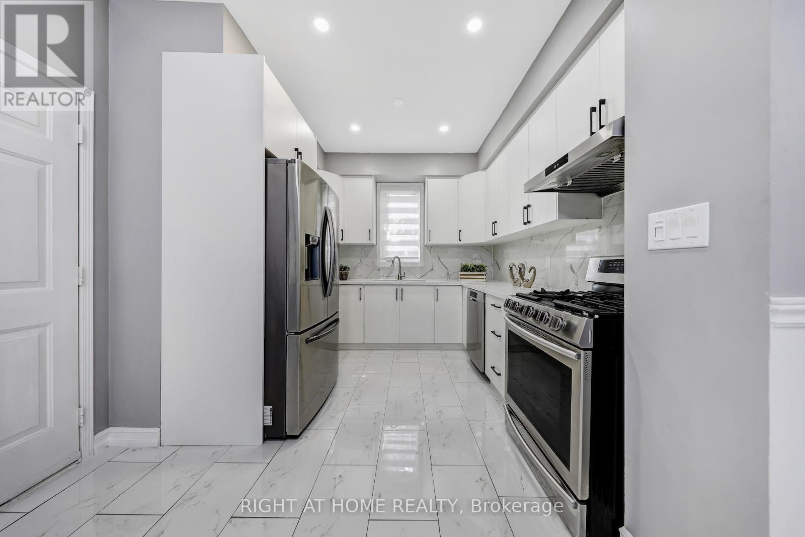 332 Rosegate Way N, Oakville, Ontario  L6H 7K7 - Photo 11 - W12486767