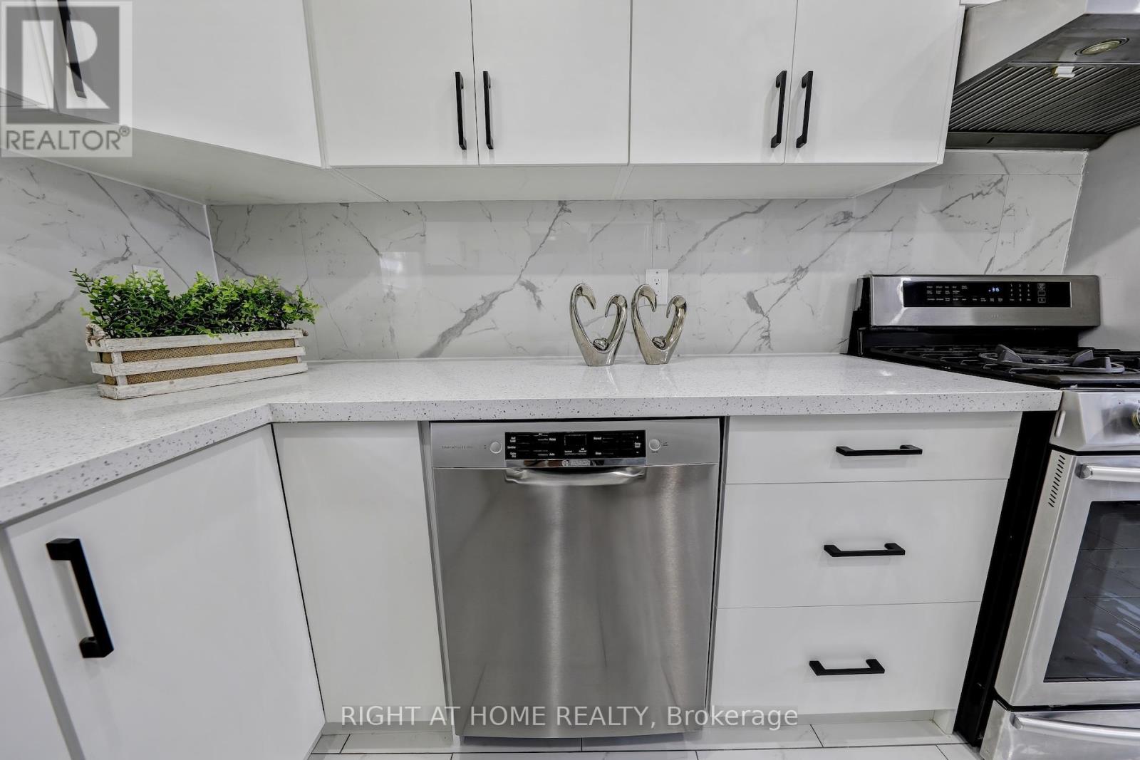 332 Rosegate Way N, Oakville, Ontario  L6H 7K7 - Photo 12 - W12486767