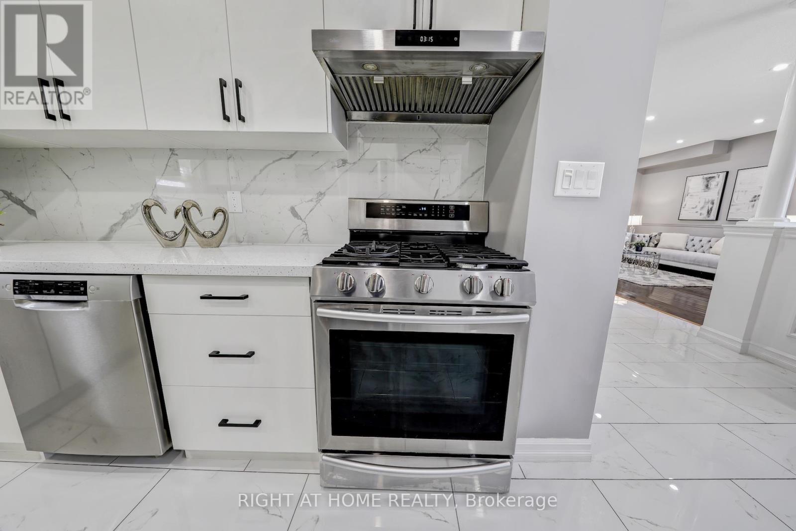 332 Rosegate Way N, Oakville, Ontario  L6H 7K7 - Photo 13 - W12486767