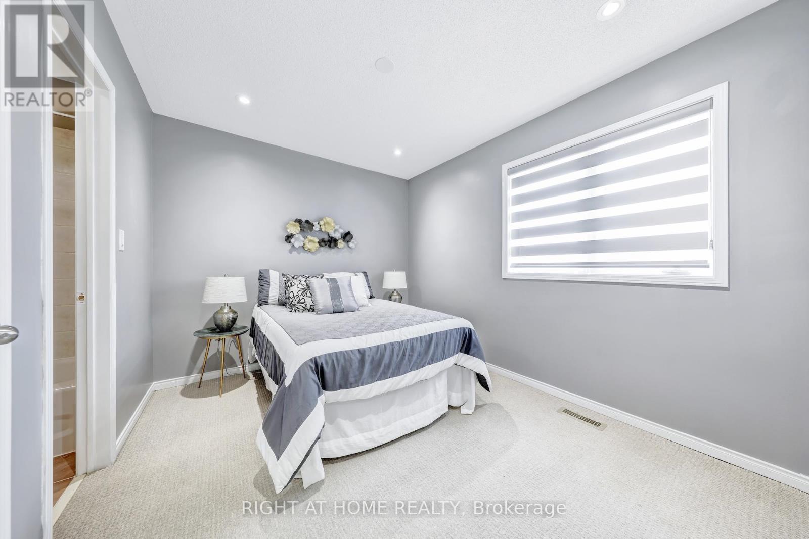 332 Rosegate Way N, Oakville, Ontario  L6H 7K7 - Photo 22 - W12486767