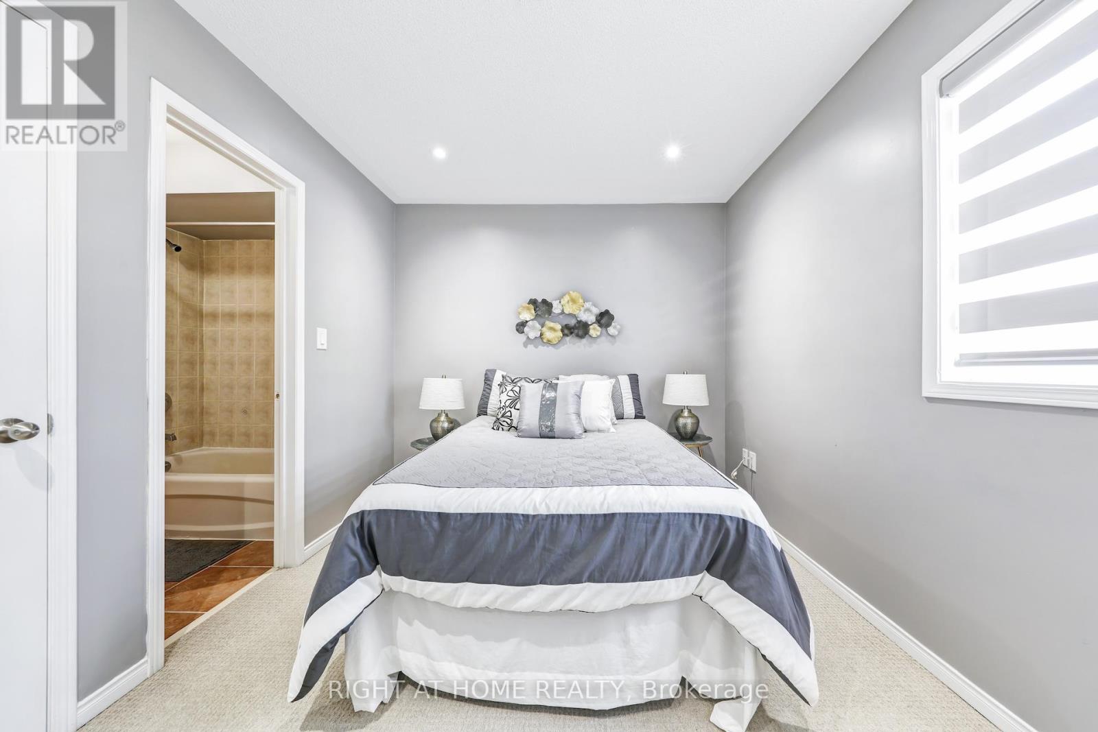 332 Rosegate Way N, Oakville, Ontario  L6H 7K7 - Photo 23 - W12486767