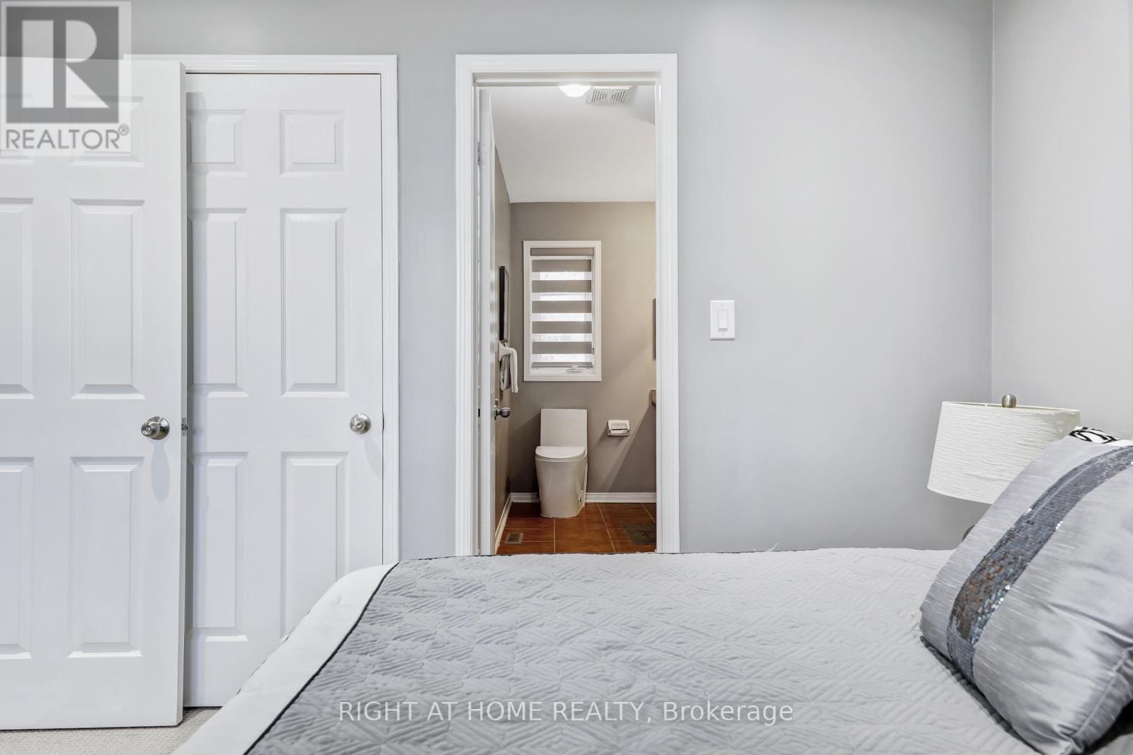 332 Rosegate Way N, Oakville, Ontario  L6H 7K7 - Photo 24 - W12486767