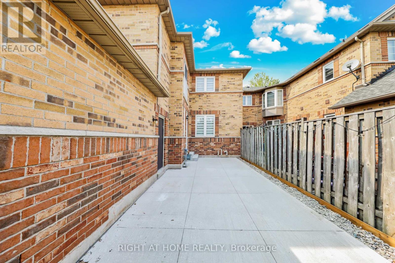 332 Rosegate Way N, Oakville, Ontario  L6H 7K7 - Photo 38 - W12486767