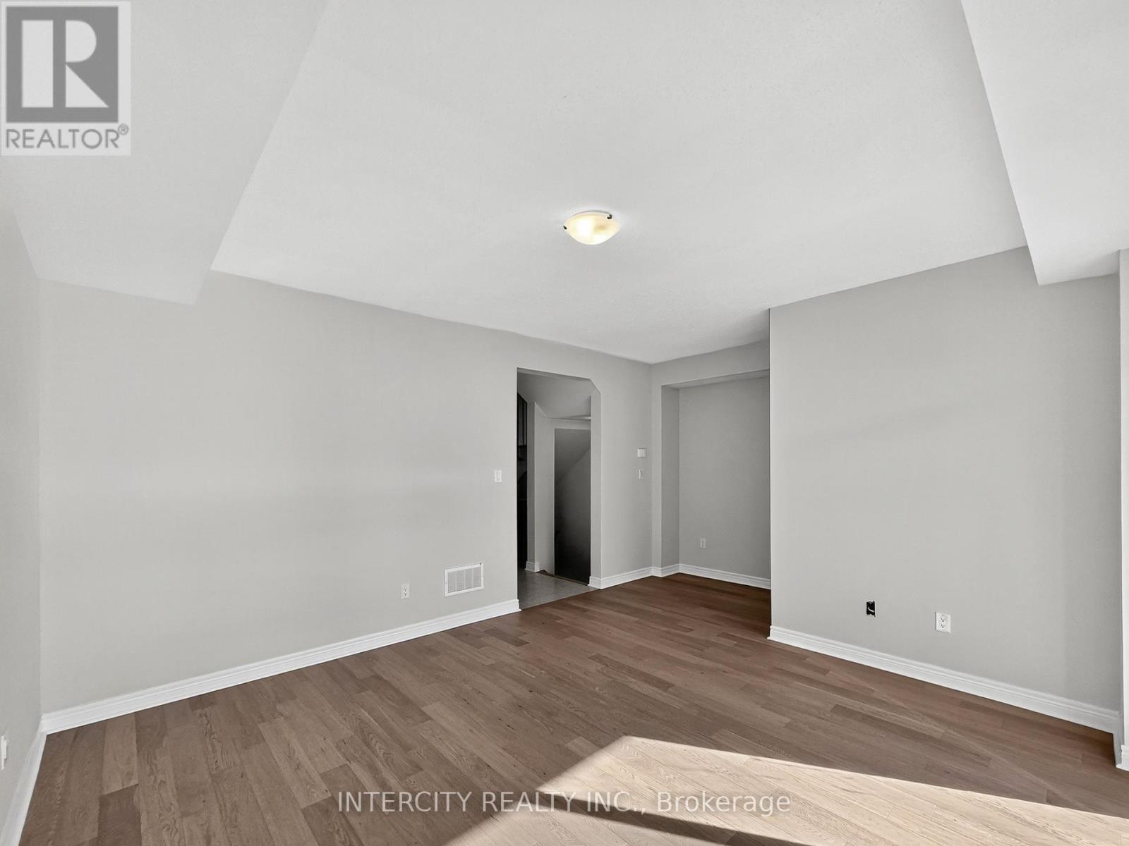 100 Grassbank Road, Brampton, Ontario  L6R 4E7 - Photo 11 - W12486790