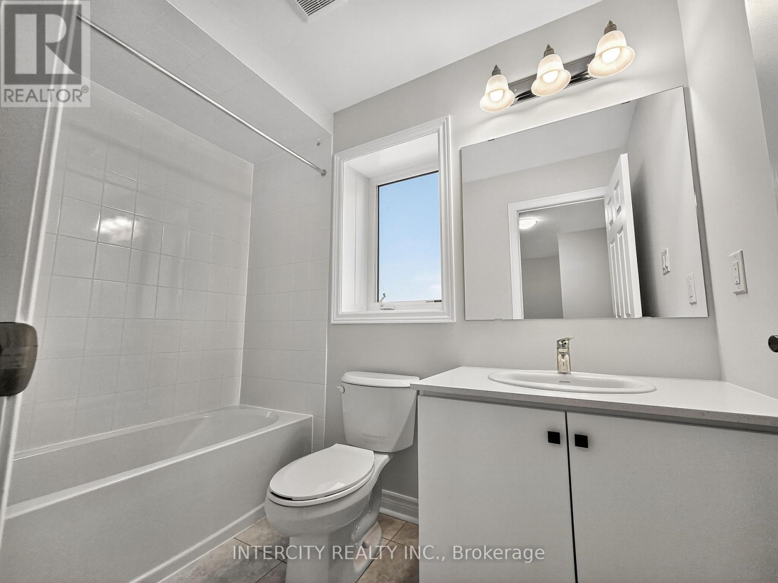 100 Grassbank Road, Brampton, Ontario  L6R 4E7 - Photo 32 - W12486790