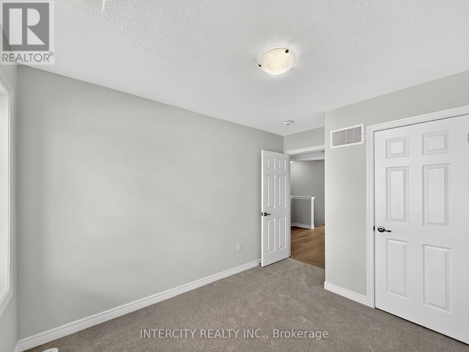 100 Grassbank Road, Brampton, Ontario  L6R 4E7 - Photo 35 - W12486790