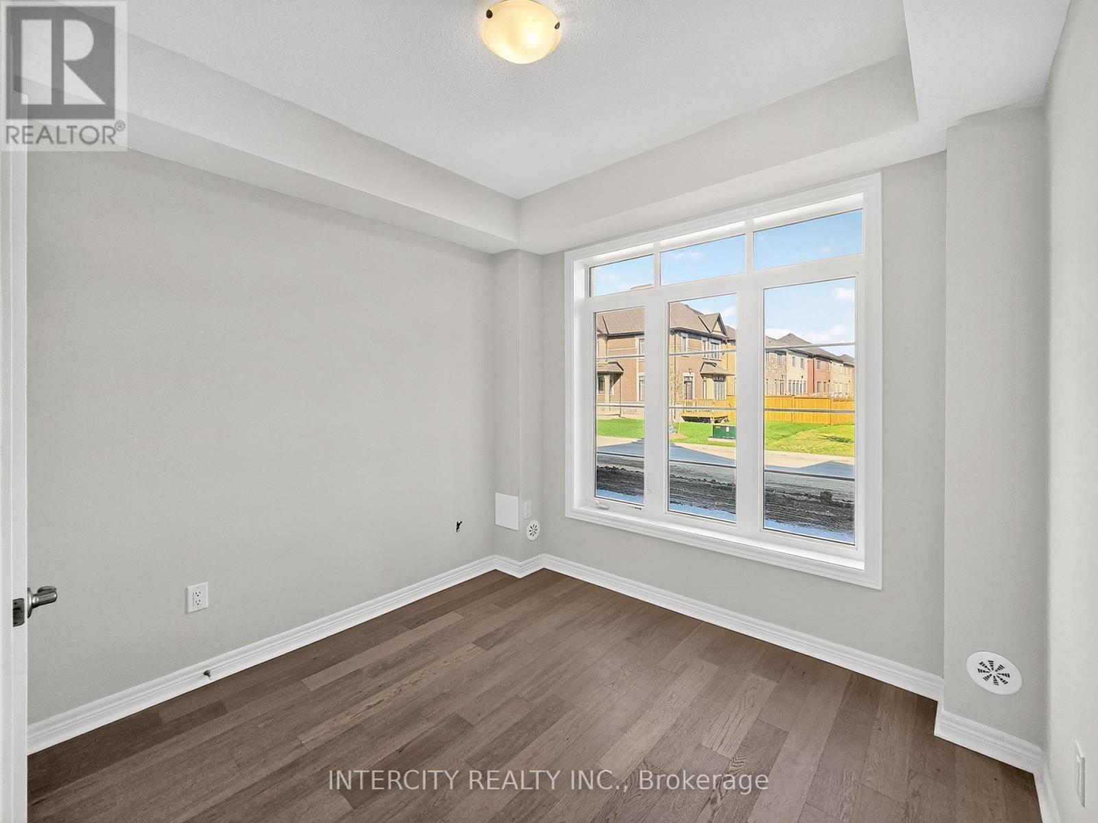 100 Grassbank Road, Brampton, Ontario  L6R 4E7 - Photo 6 - W12486790