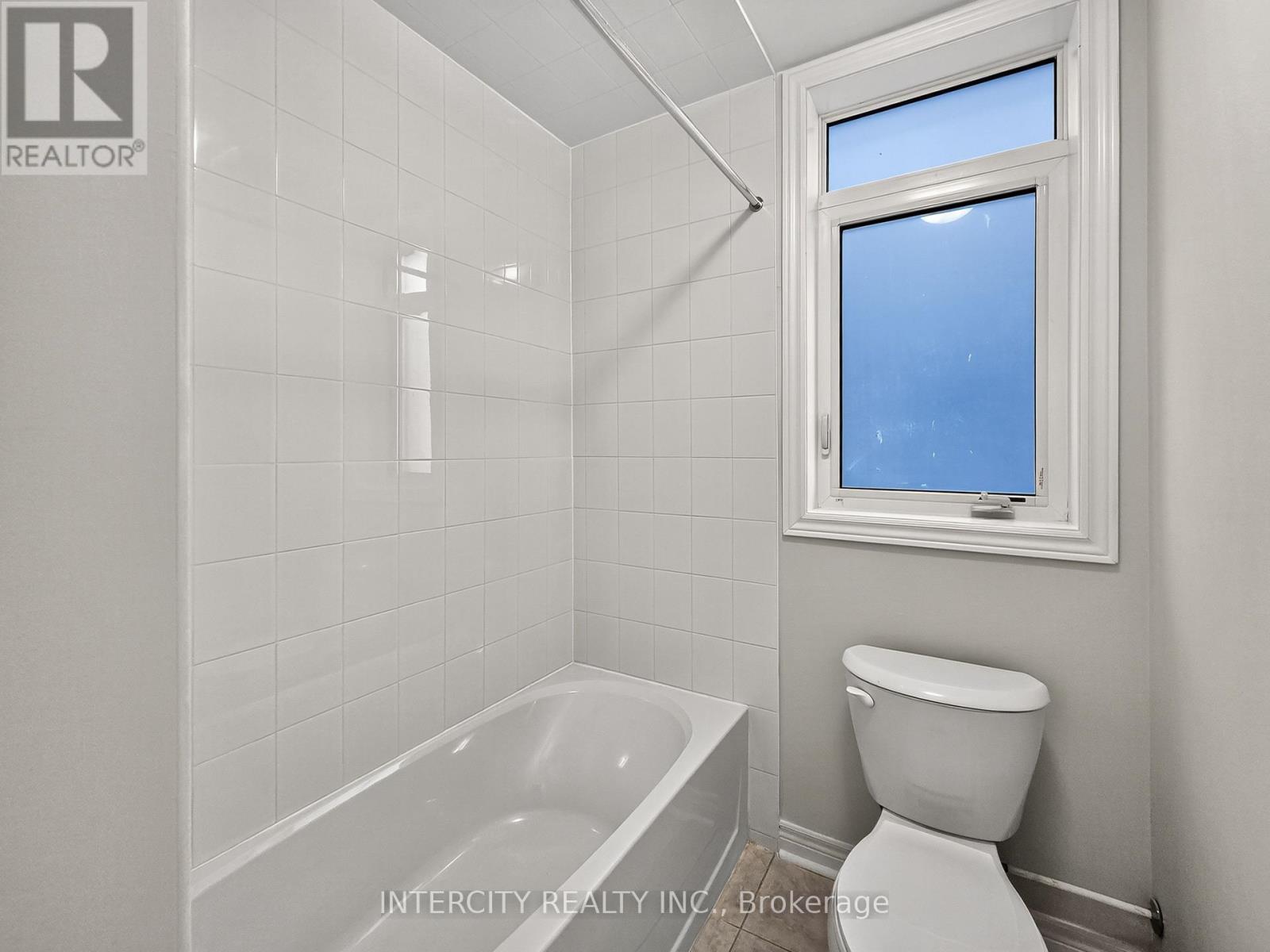 100 Grassbank Road, Brampton, Ontario  L6R 4E7 - Photo 7 - W12486790