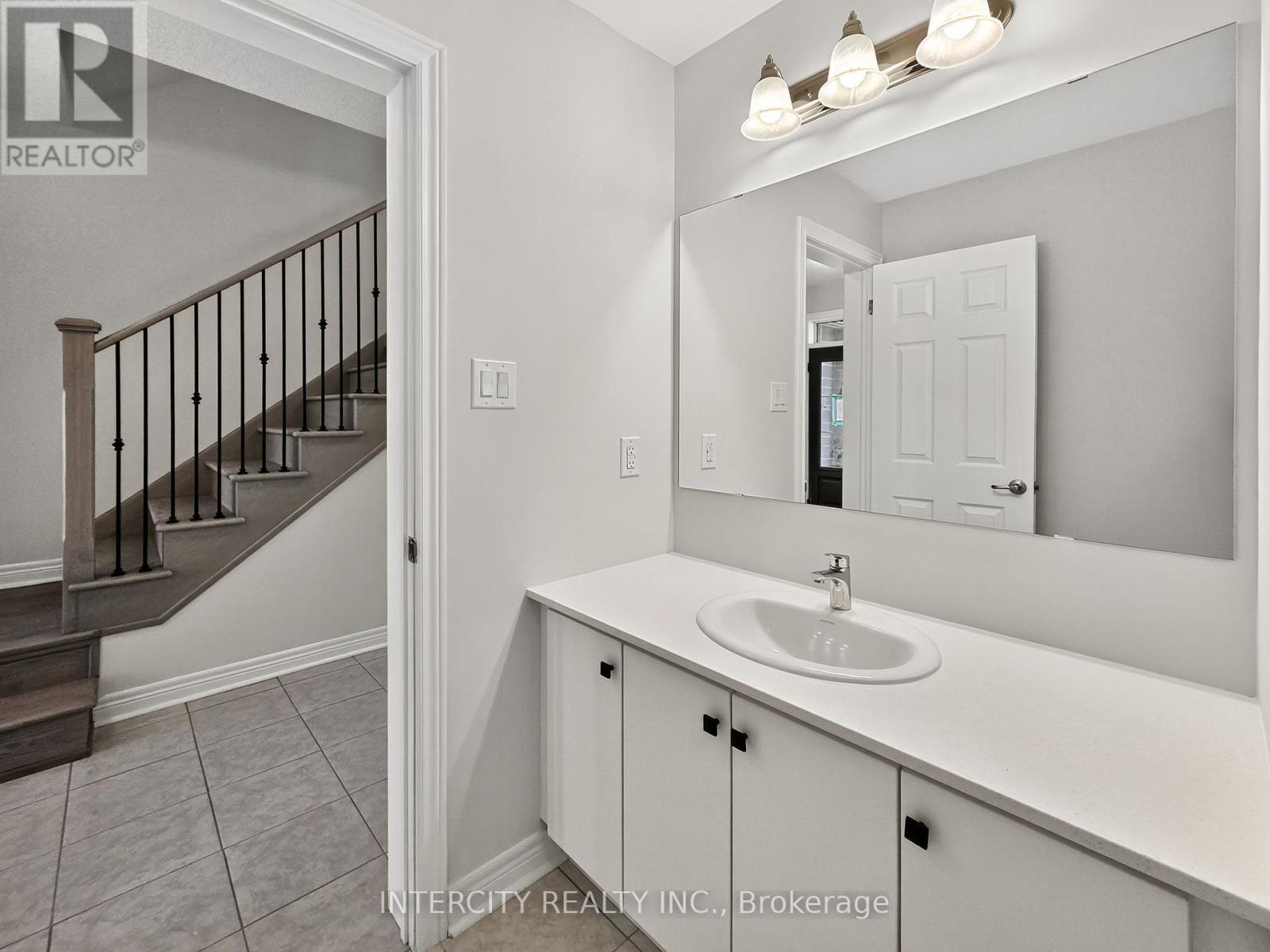 100 Grassbank Road, Brampton, Ontario  L6R 4E7 - Photo 8 - W12486790