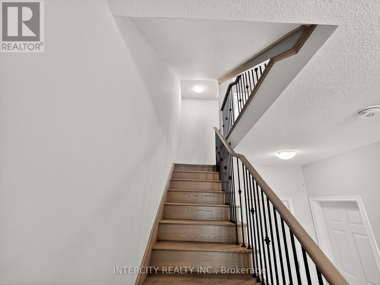 100 Grassbank Road, Brampton, Ontario  L6R 4E7 - Photo 9 - W12486790