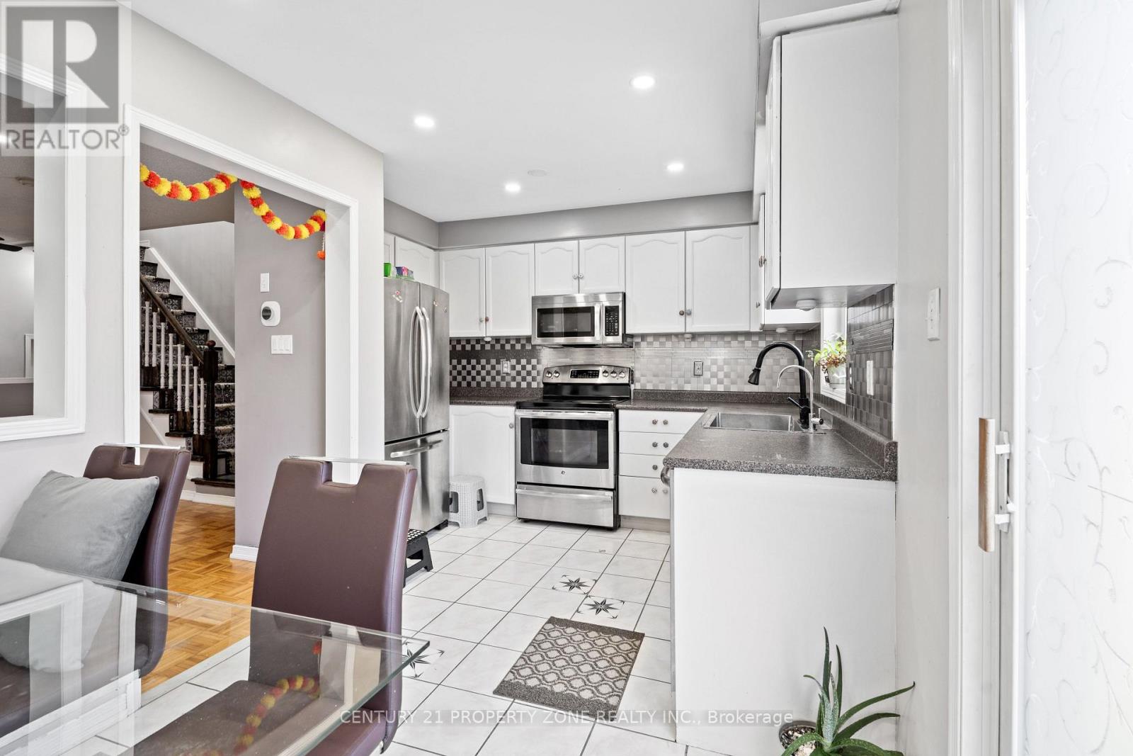 28 Earth Star Trail, Brampton, Ontario  L6R 2P3 - Photo 12 - W12486792