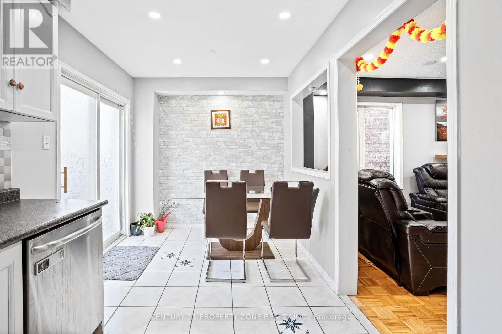 28 Earth Star Trail, Brampton, Ontario  L6R 2P3 - Photo 15 - W12486792