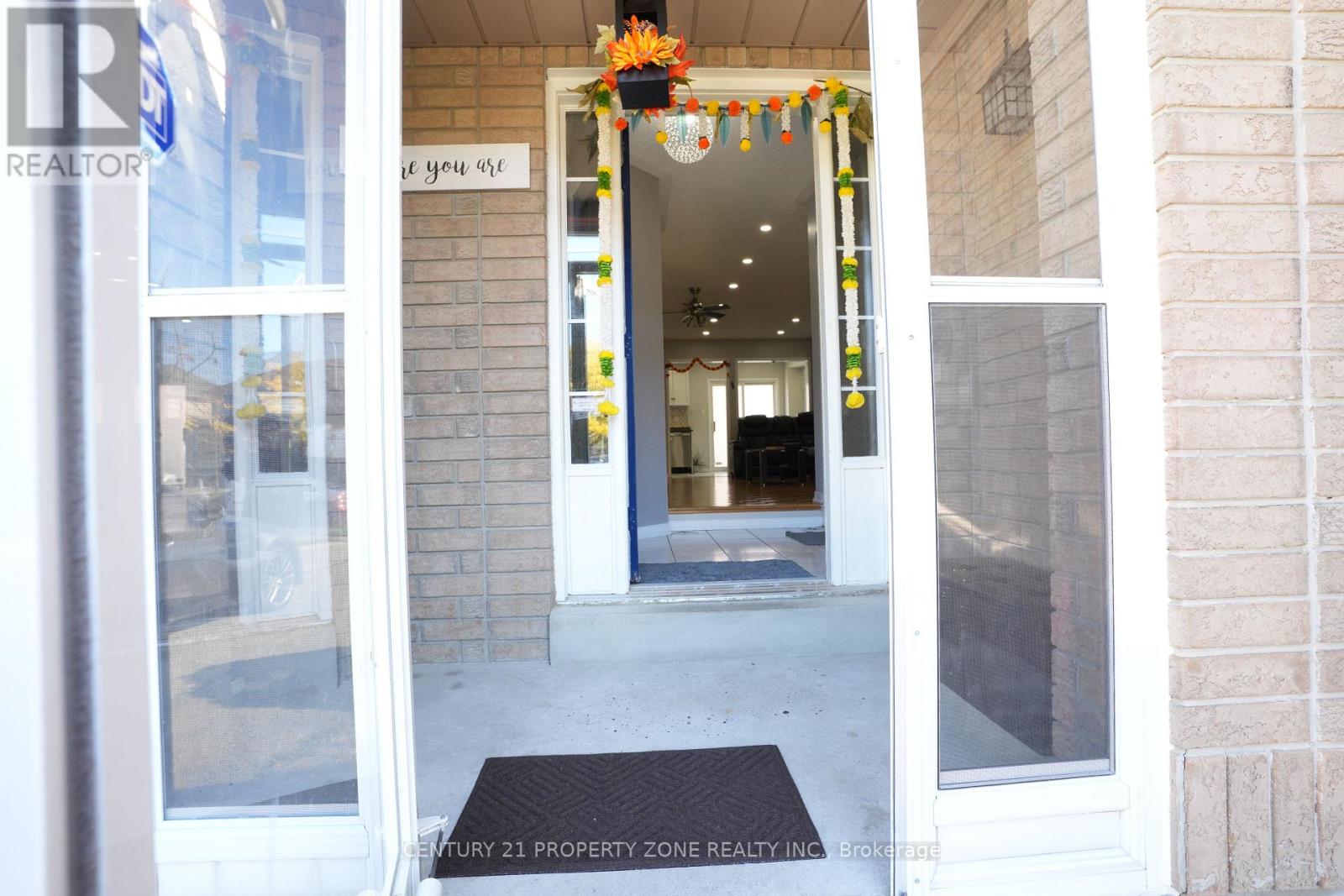 28 Earth Star Trail, Brampton, Ontario  L6R 2P3 - Photo 2 - W12486792