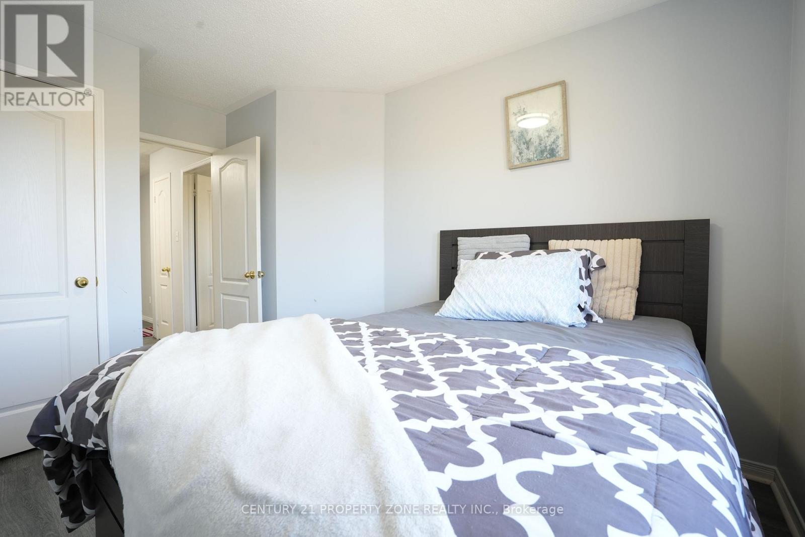 28 Earth Star Trail, Brampton, Ontario  L6R 2P3 - Photo 23 - W12486792