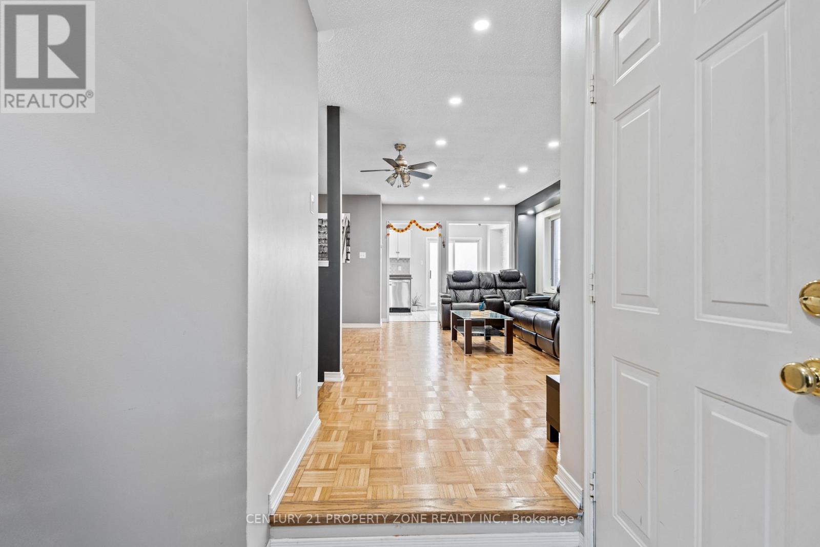 28 Earth Star Trail, Brampton, Ontario  L6R 2P3 - Photo 3 - W12486792