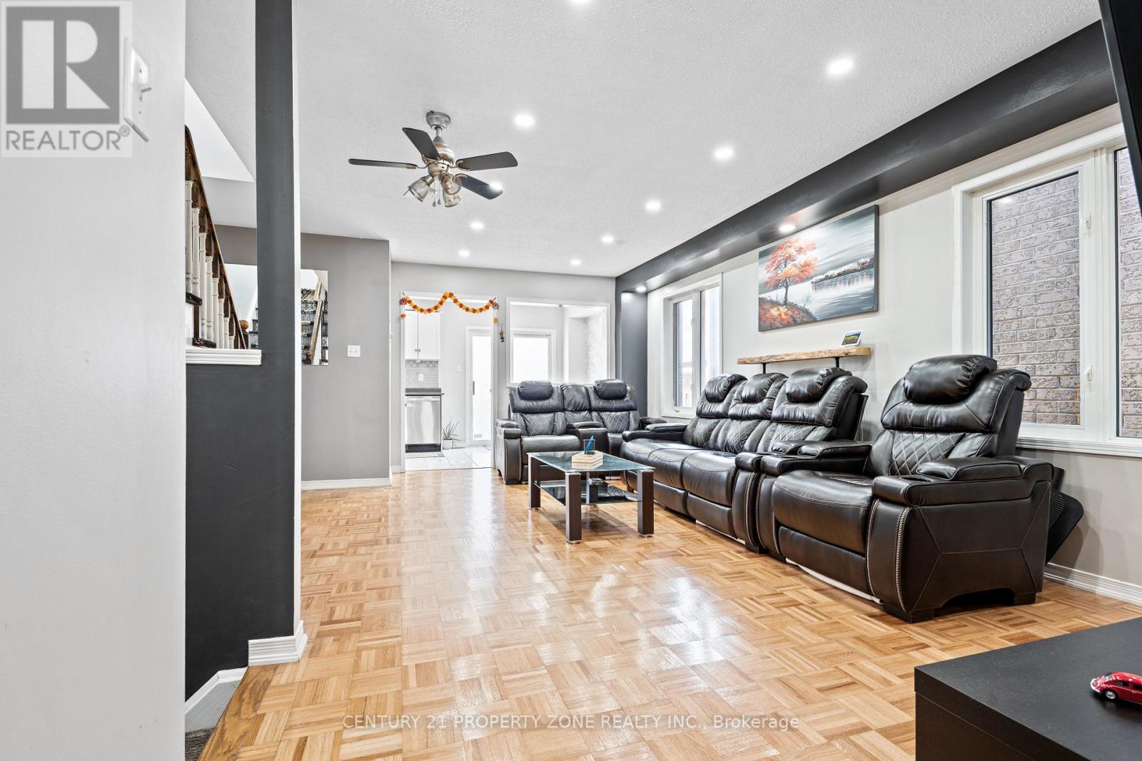 28 Earth Star Trail, Brampton, Ontario  L6R 2P3 - Photo 4 - W12486792